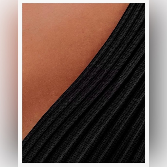 Fall Tie Waist Sweater Dress •Elegant V-Neck Wrap Mini Sweater Dress in Black - Picture 3 of 3